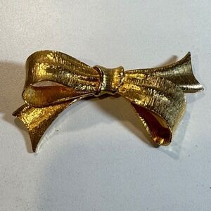 Vintage Gold Tone Ribbon Bow Brooch Pin Textured Metal Fashion Jewelry Accessory